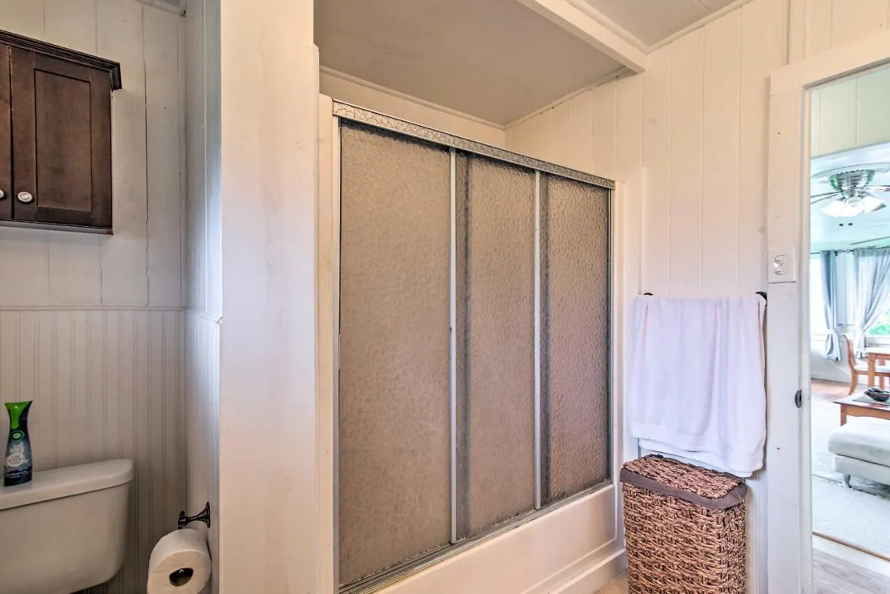 Hilo Home Base - 3 Miles To State Park And Beach! Holiday home