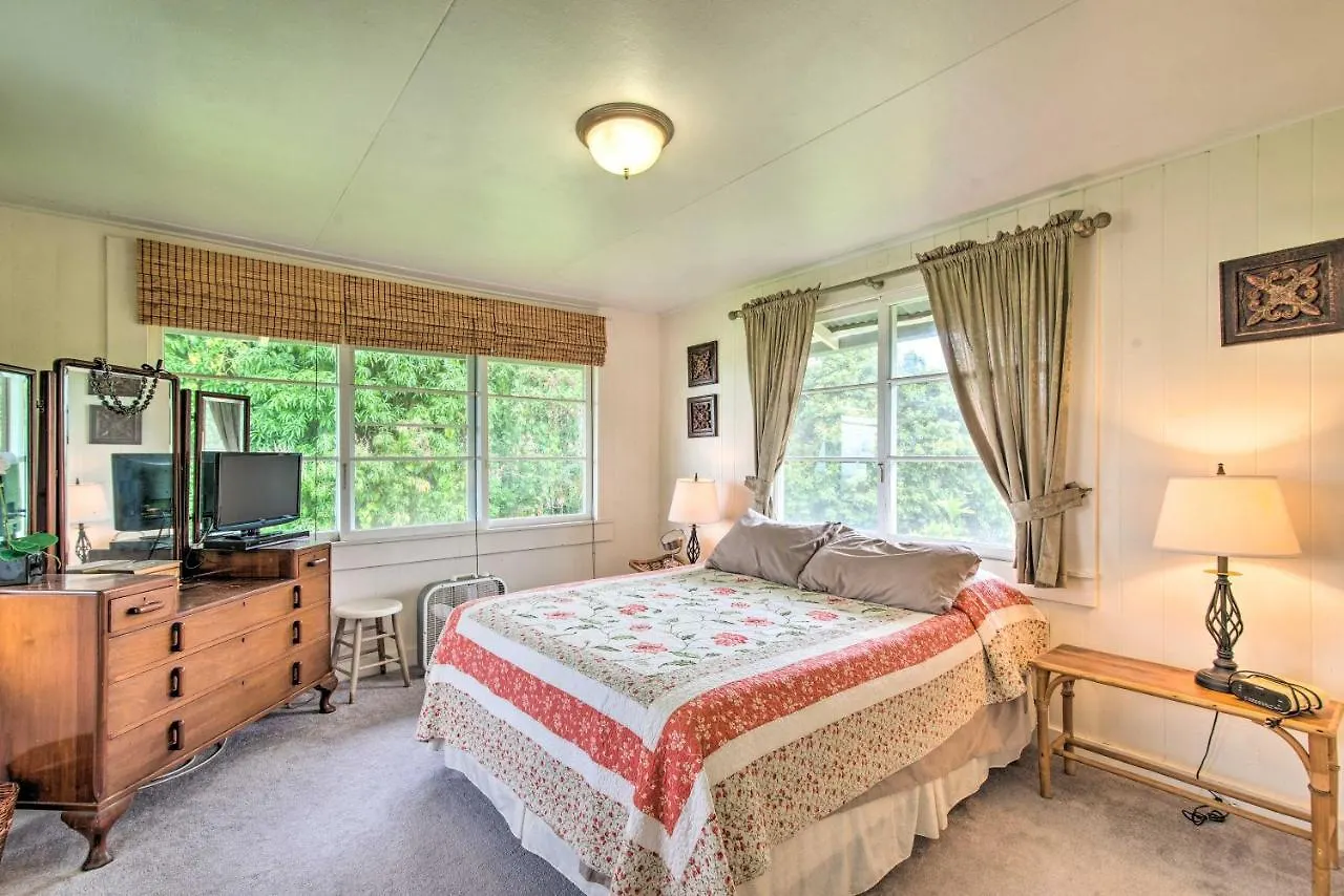Holiday home Hilo Home Base - 3 Miles To State Park And Beach!